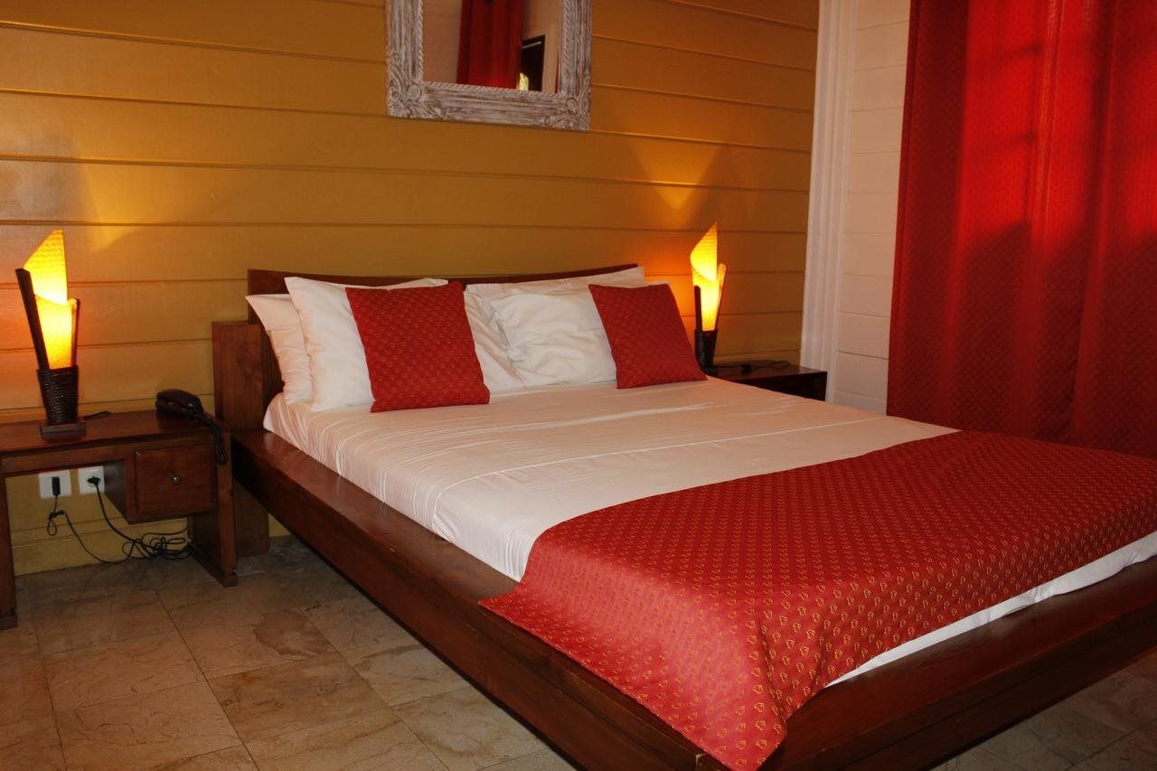 Le Domaine Des Pierres Hotel Сен-Пиер Екстериор снимка